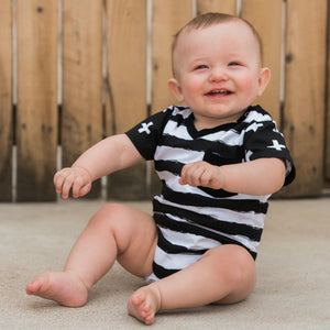 So stylish! So hip! This V-neck matching bodysuit and Tee is the perfect set for your budding fashion stars. We love matching brothers, cousins and besties! This is perfect for the upcoming nice weather and great for vacation getaways.